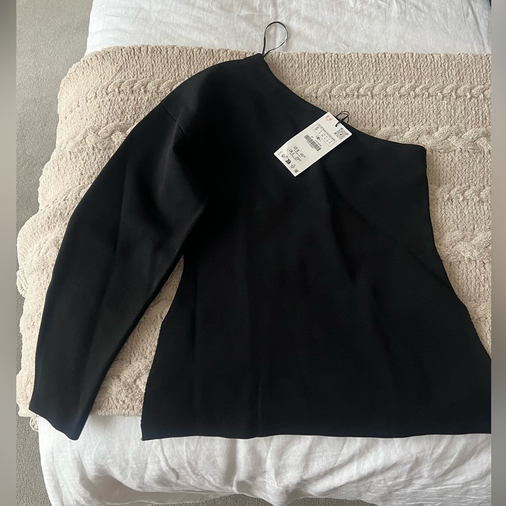 Zara Asymmetrical sleeve top - NWT